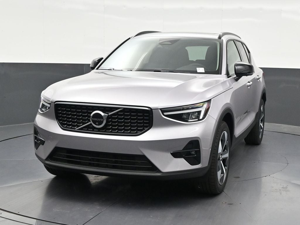 2026 Volvo XC40 B5 Plus