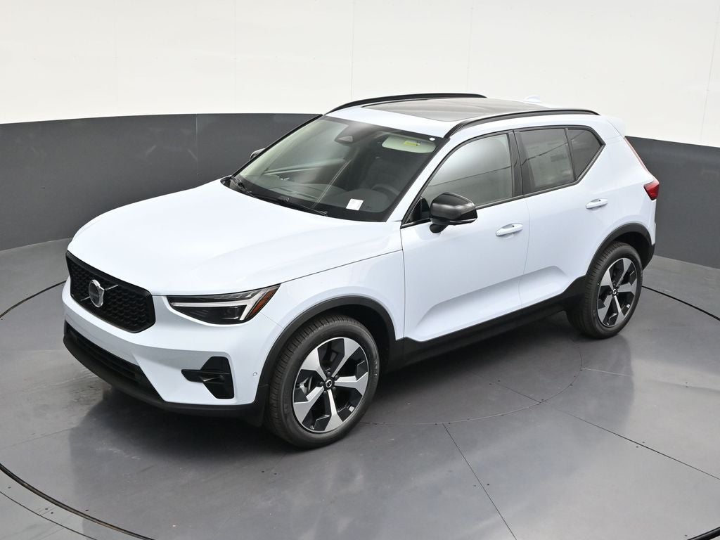2026 Volvo XC40 B5 Plus