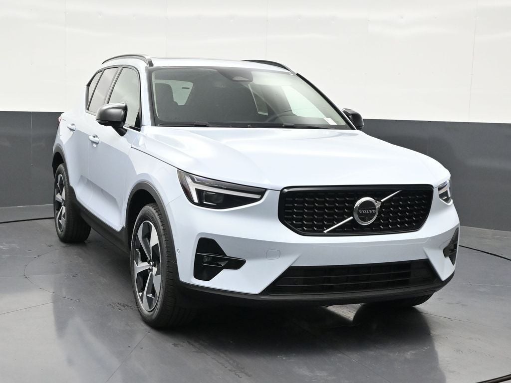 2026 Volvo XC40 B5 Plus