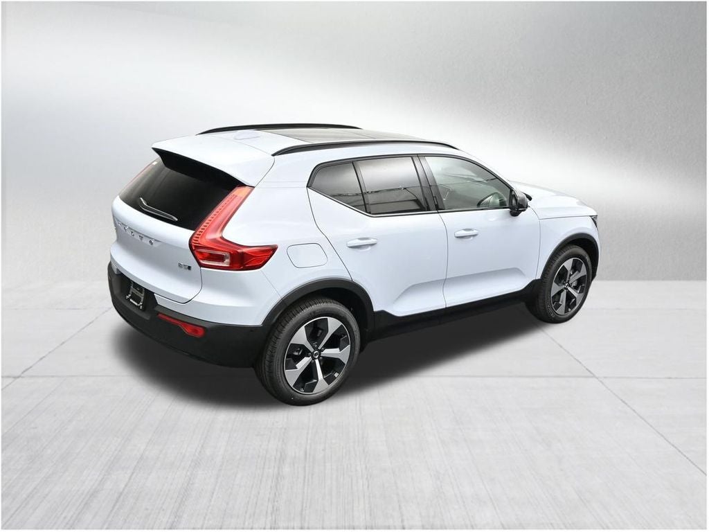 2026 Volvo XC40 B5 Plus
