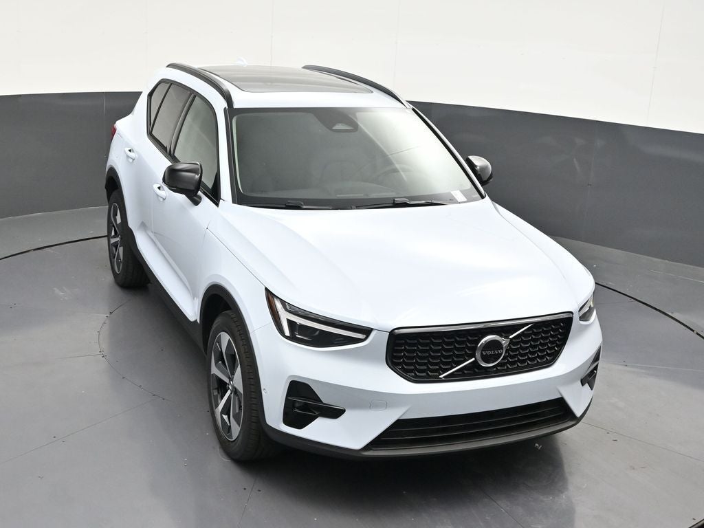 2026 Volvo XC40 B5 Plus
