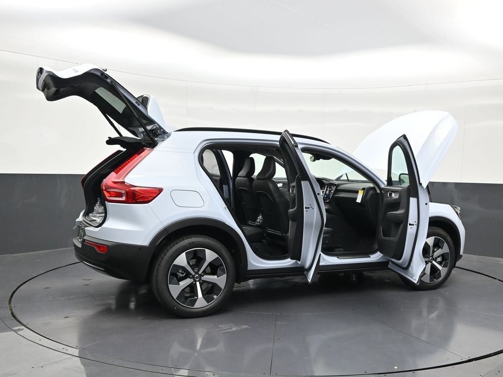 2026 Volvo XC40 B5 Plus