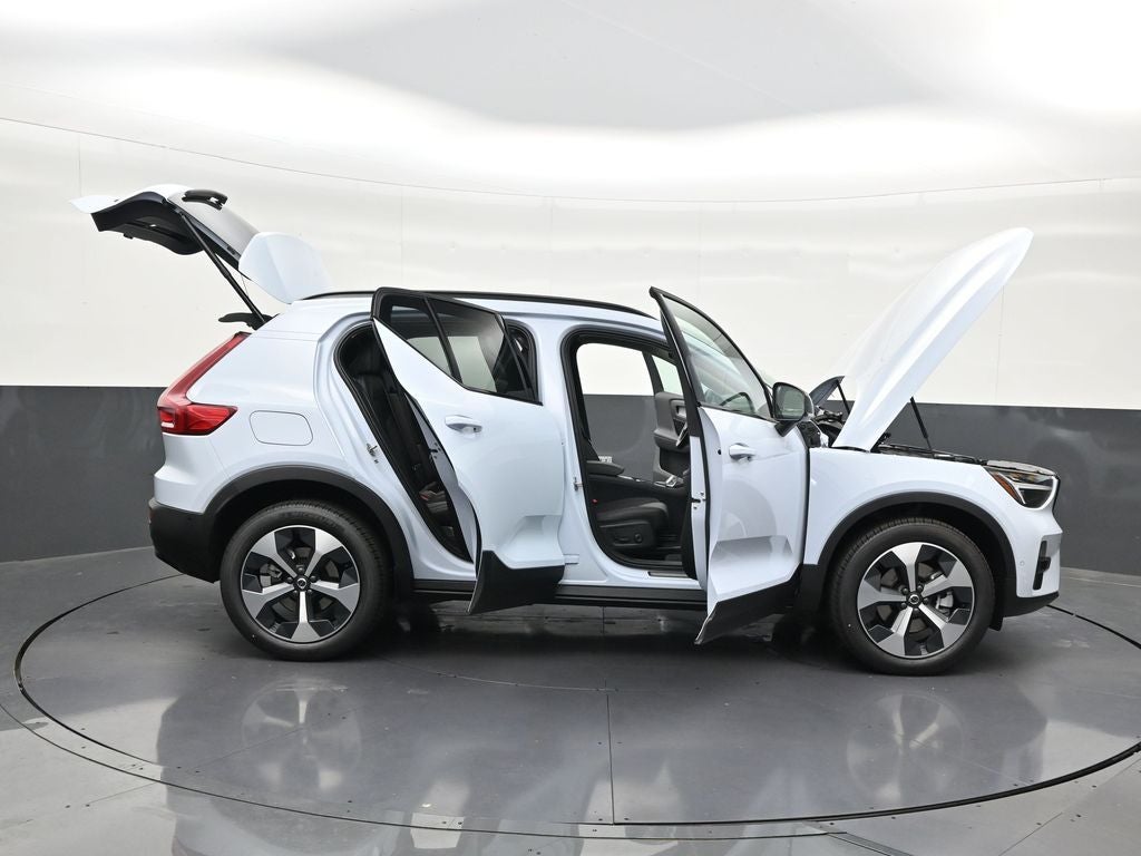 2026 Volvo XC40 B5 Plus