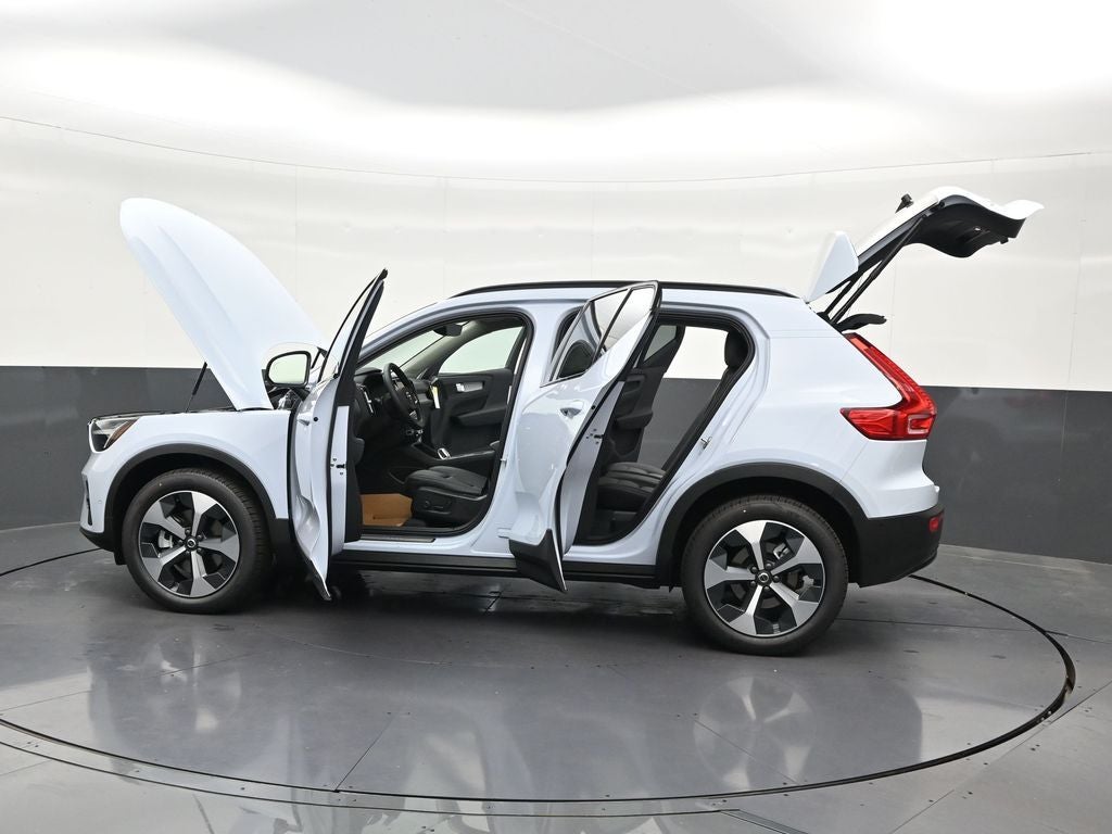 2026 Volvo XC40 B5 Plus