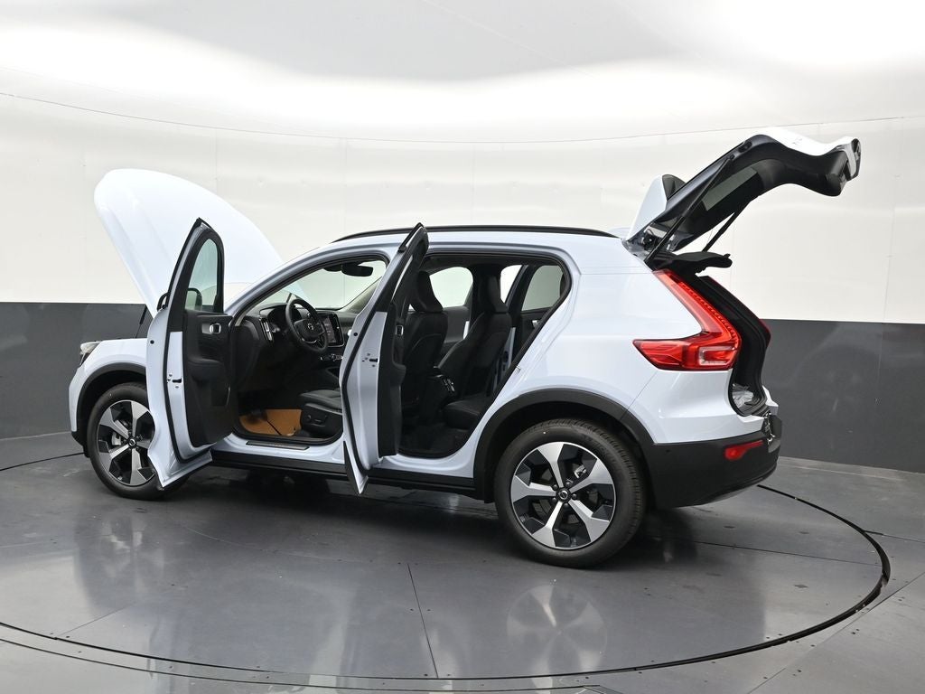 2026 Volvo XC40 B5 Plus