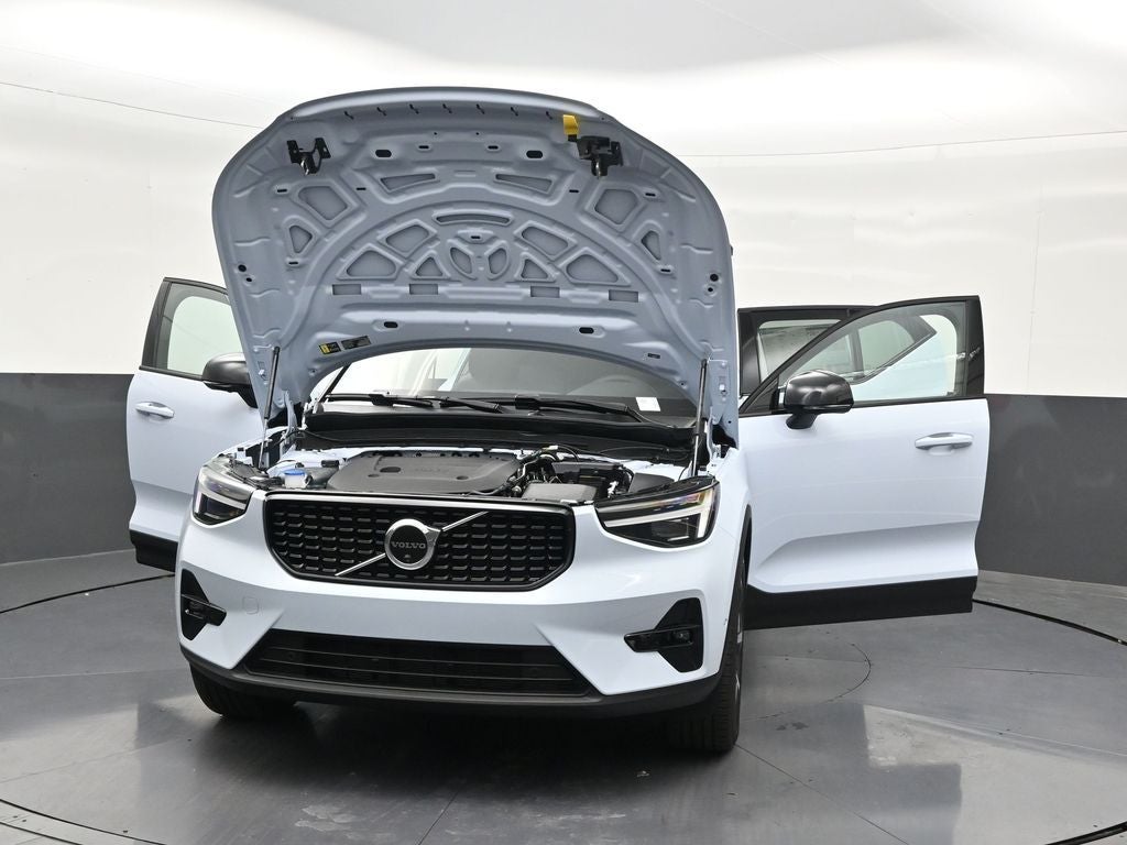 2026 Volvo XC40 B5 Plus