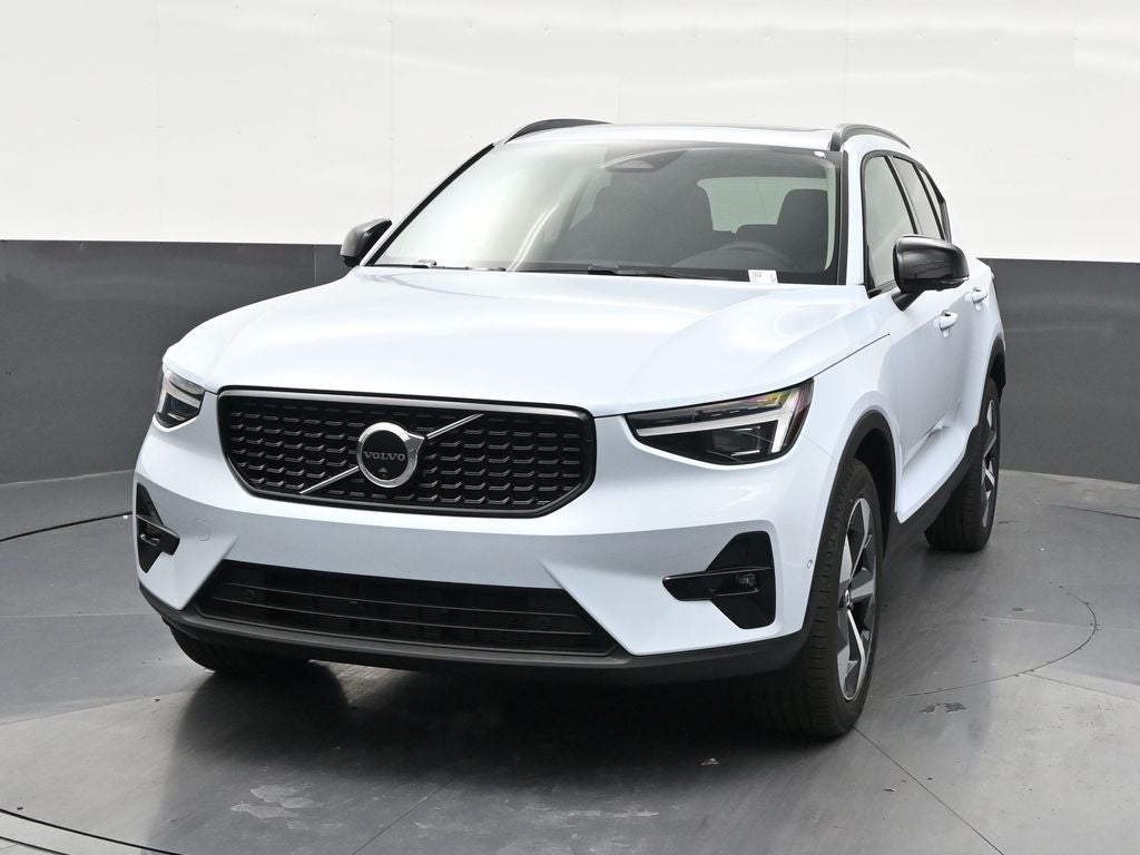 2026 Volvo XC40 B5 Plus