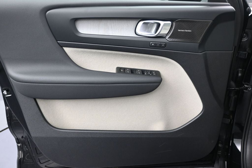 2026 Volvo XC40 B5 Plus