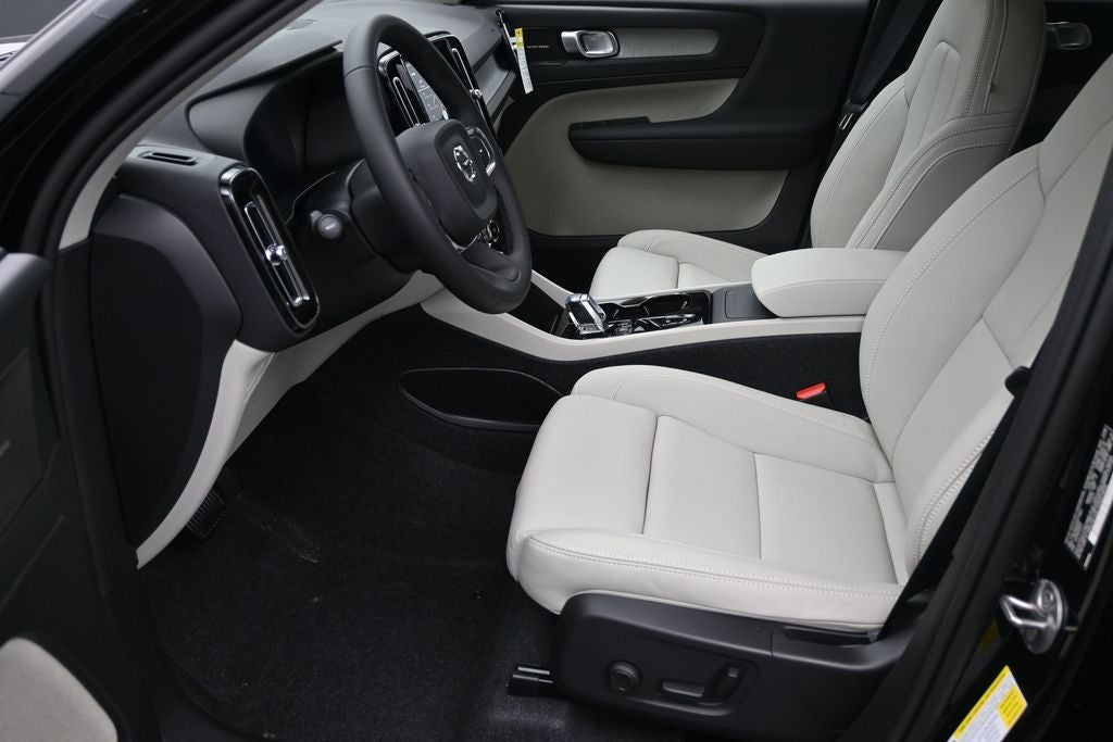 2026 Volvo XC40 B5 Plus