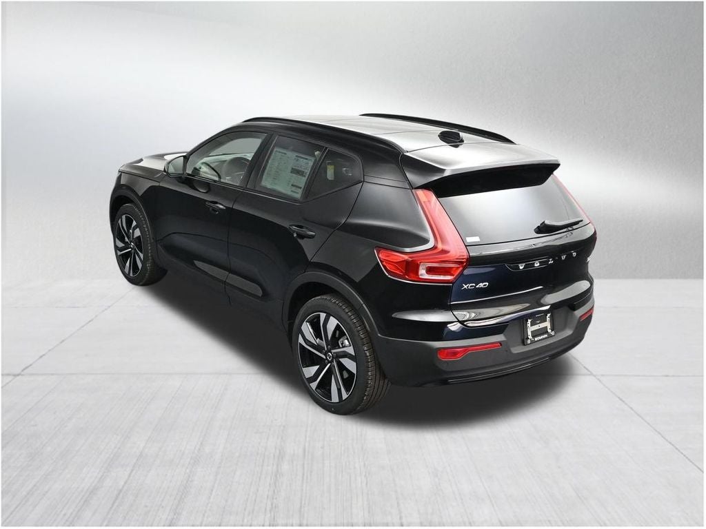 2026 Volvo XC40 B5 Plus