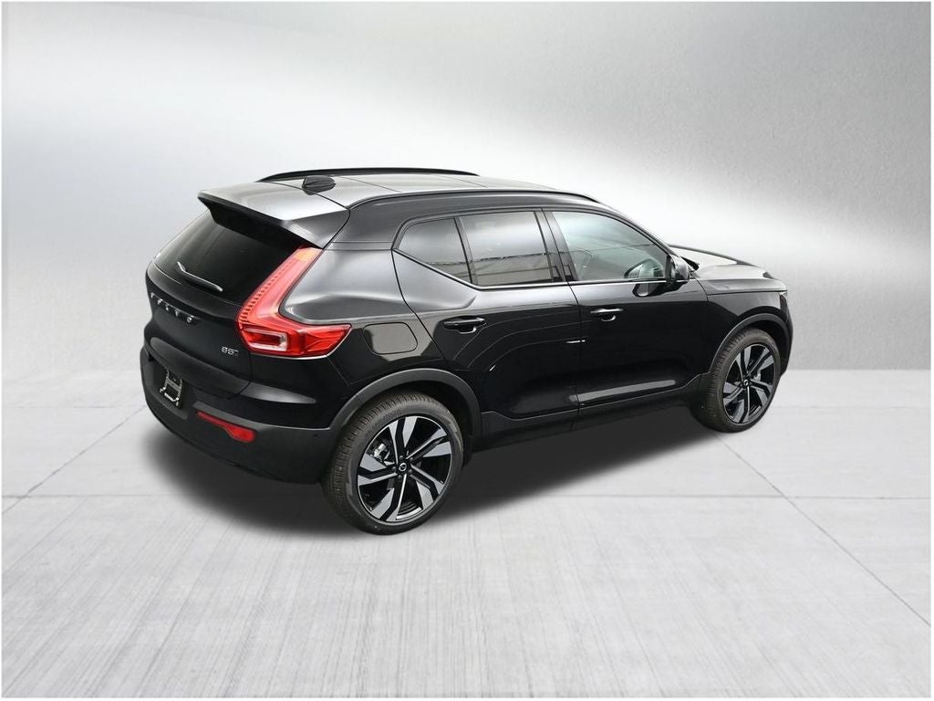 2026 Volvo XC40 B5 Plus