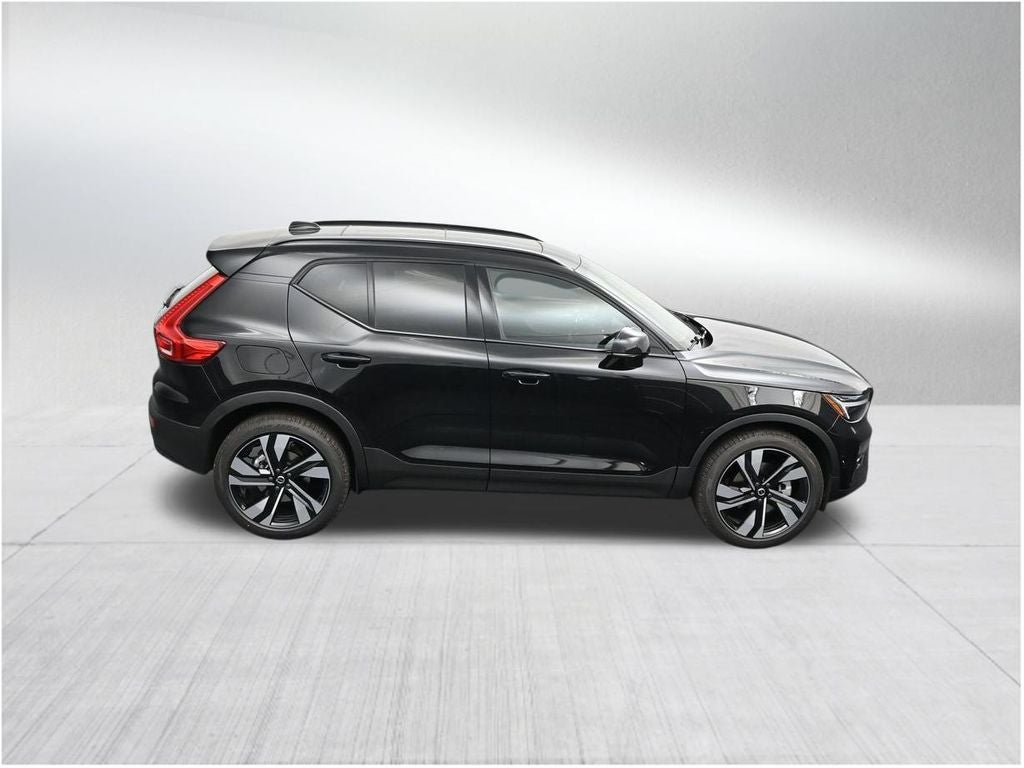 2026 Volvo XC40 B5 Plus