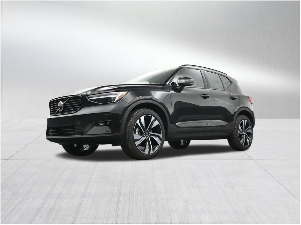 2026 Volvo XC40 B5 Plus
