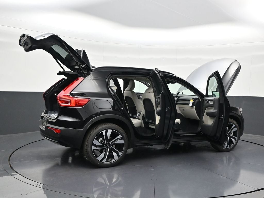 2026 Volvo XC40 B5 Plus