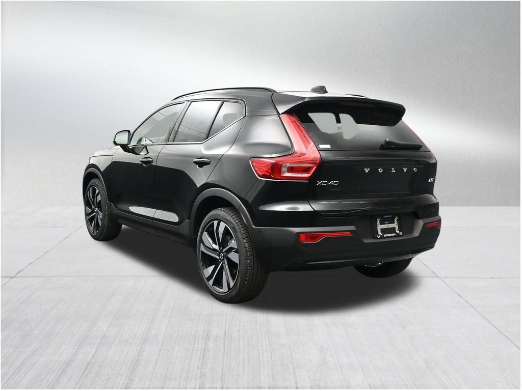 2026 Volvo XC40 B5 Plus