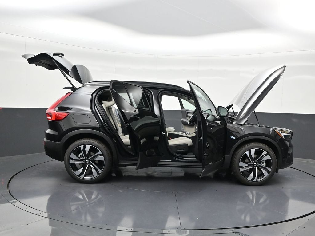 2026 Volvo XC40 B5 Plus
