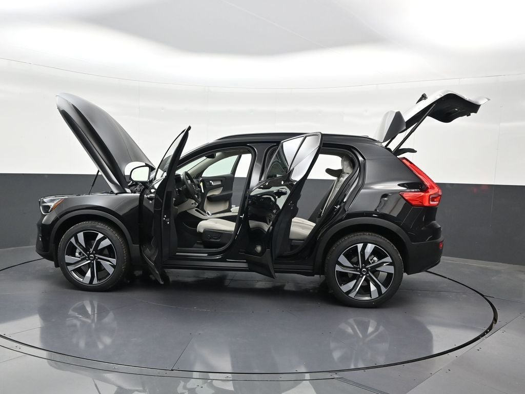 2026 Volvo XC40 B5 Plus