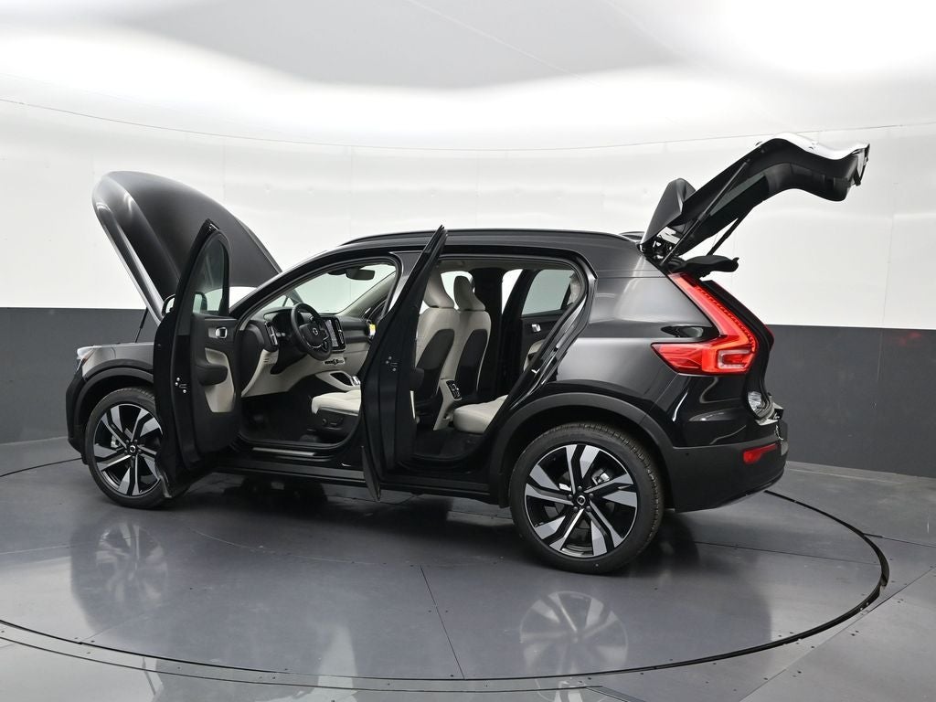 2026 Volvo XC40 B5 Plus