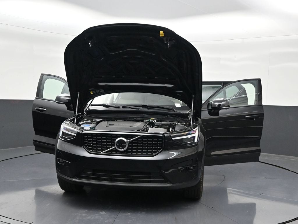 2026 Volvo XC40 B5 Plus