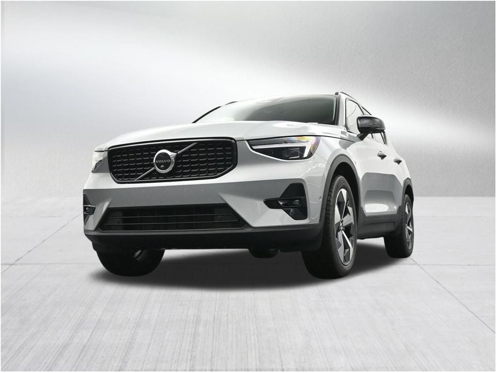 2026 Volvo XC40 B5 Plus