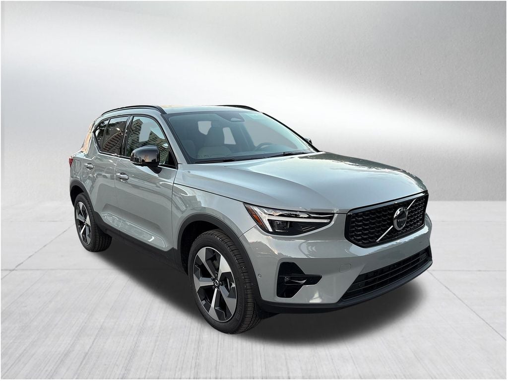 2026 Volvo XC40 B5 Plus
