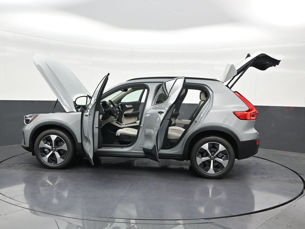 2026 Volvo XC40 B5 Plus
