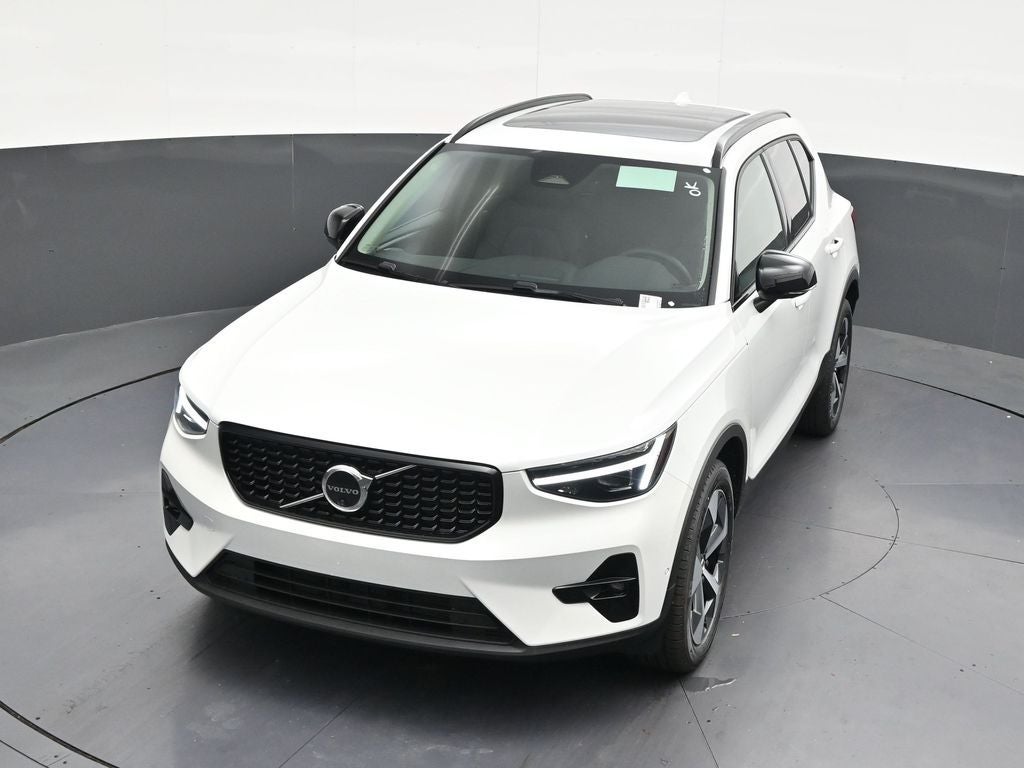 2026 Volvo XC40 B5 Plus