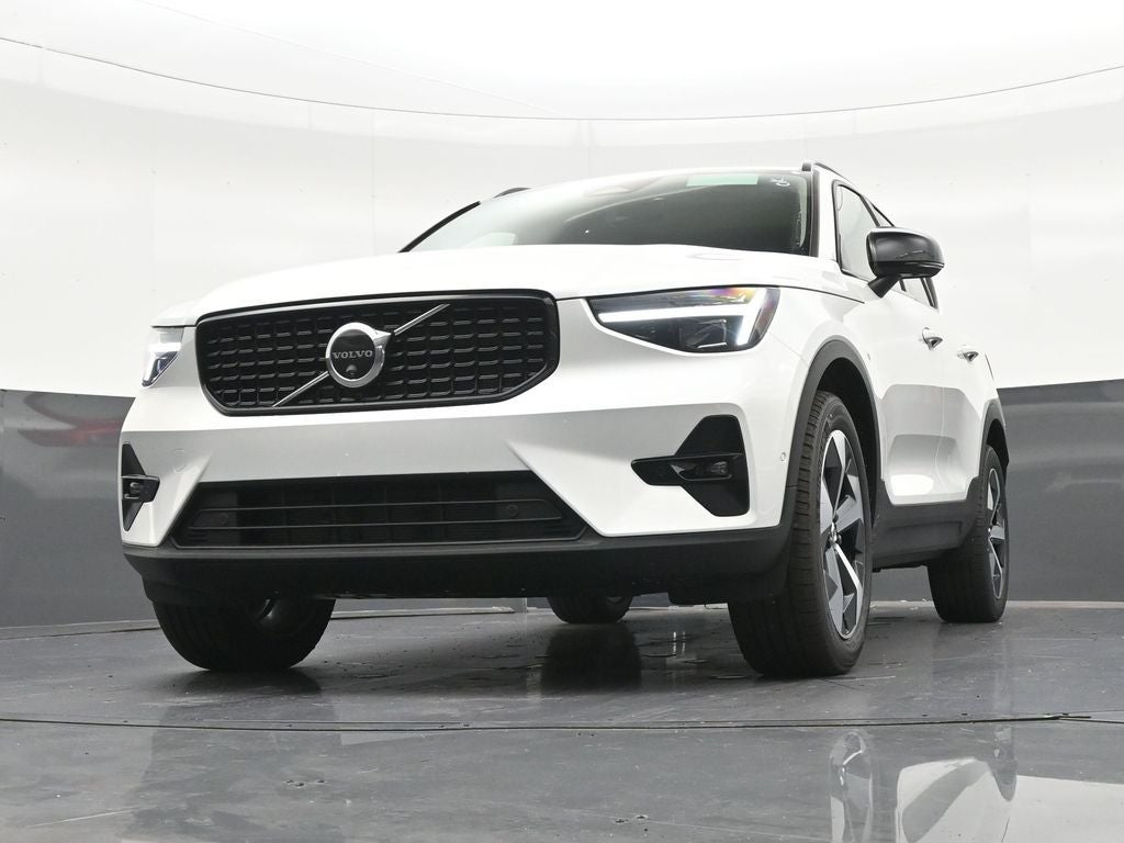 2026 Volvo XC40 B5 Plus