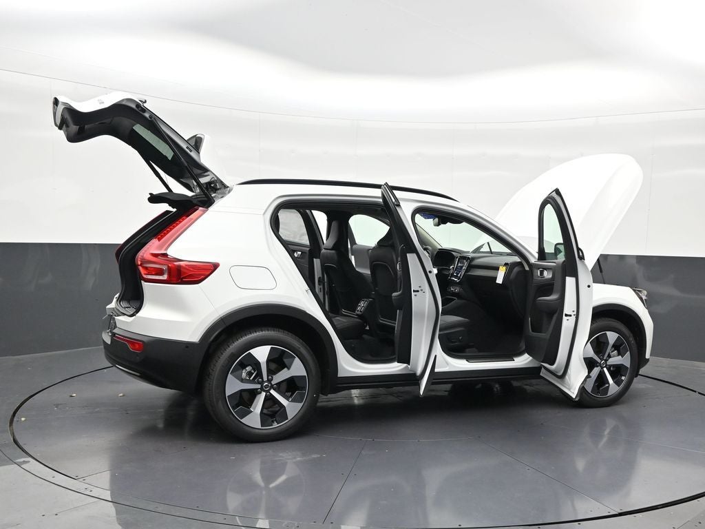 2026 Volvo XC40 B5 Plus
