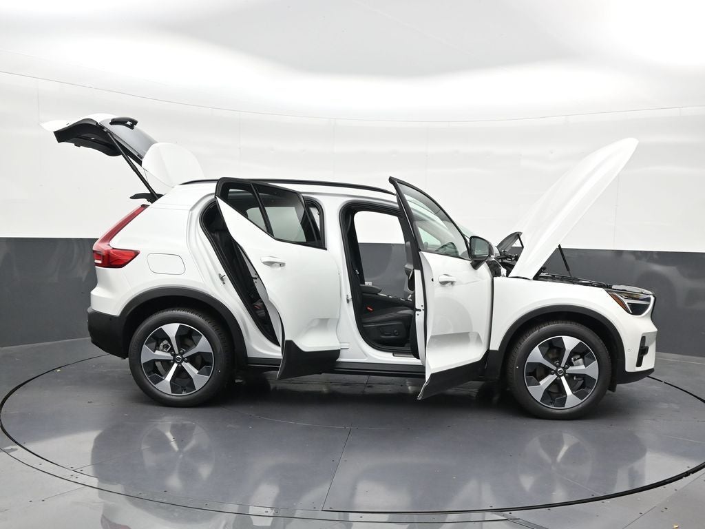 2026 Volvo XC40 B5 Plus