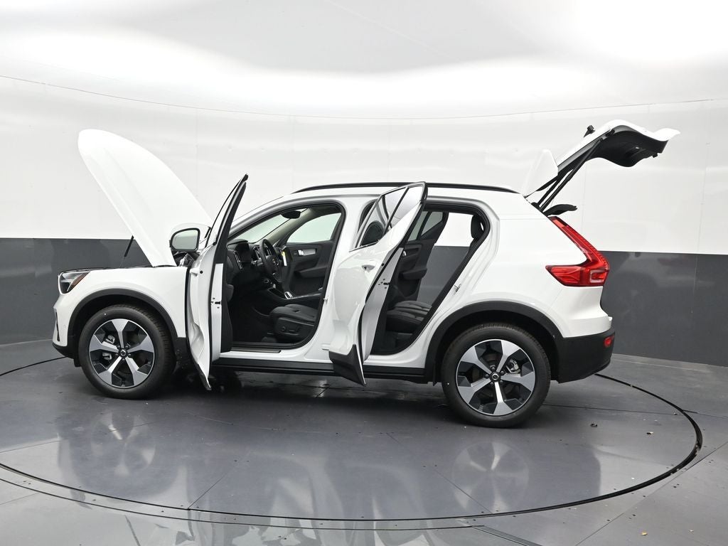 2026 Volvo XC40 B5 Plus