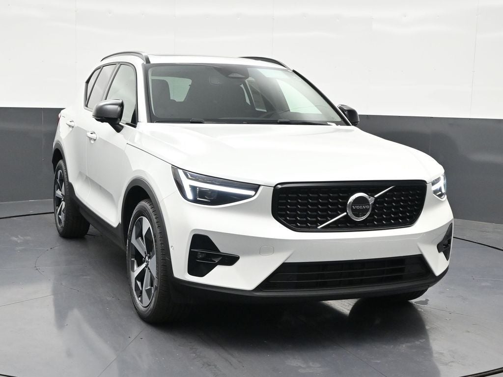 2026 Volvo XC40 B5 Plus