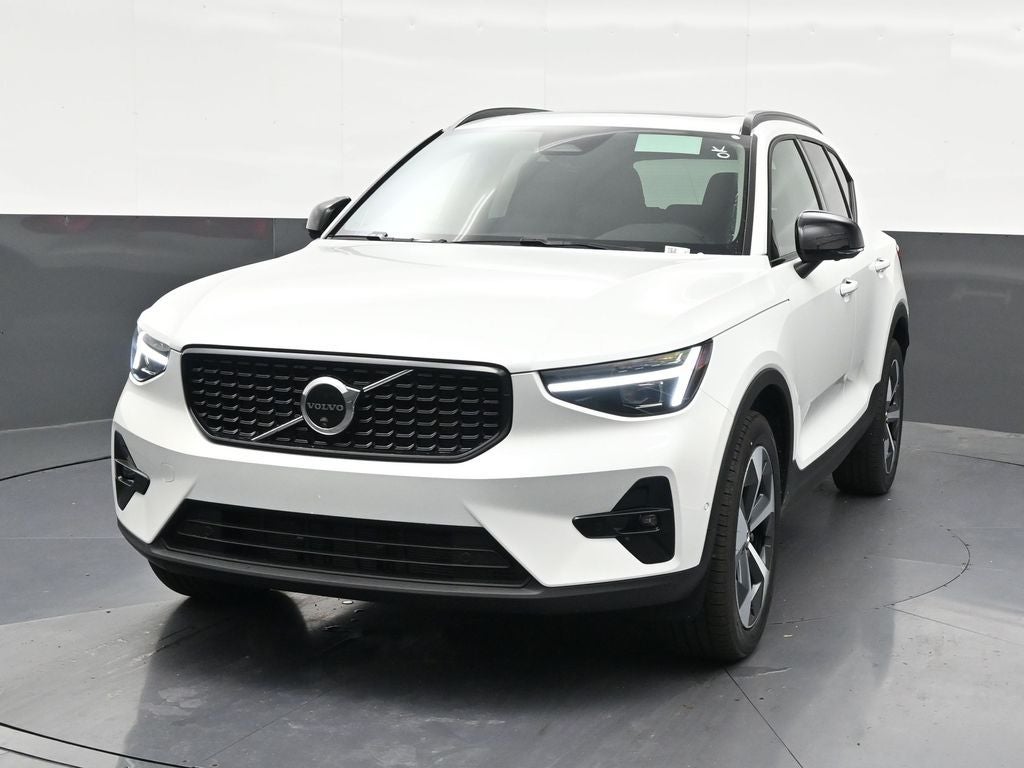 2026 Volvo XC40 B5 Plus