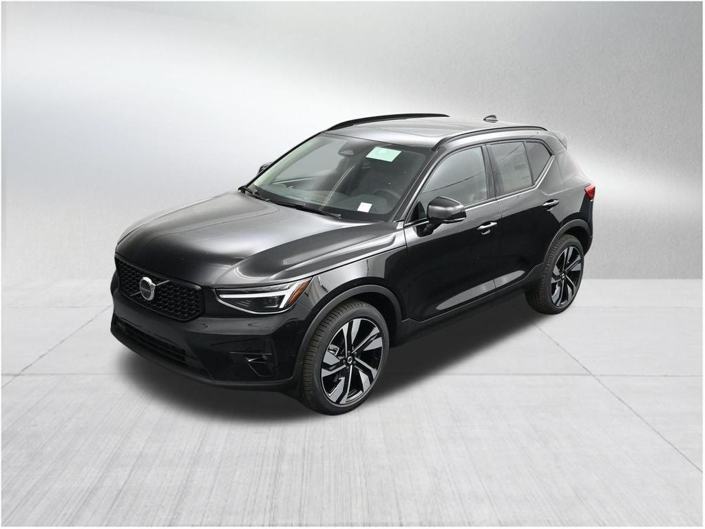 2026 Volvo XC40 B5 Plus