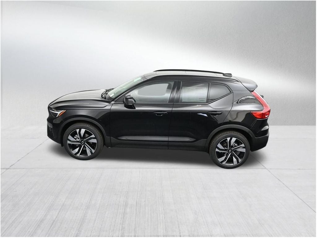 2026 Volvo XC40 B5 Plus