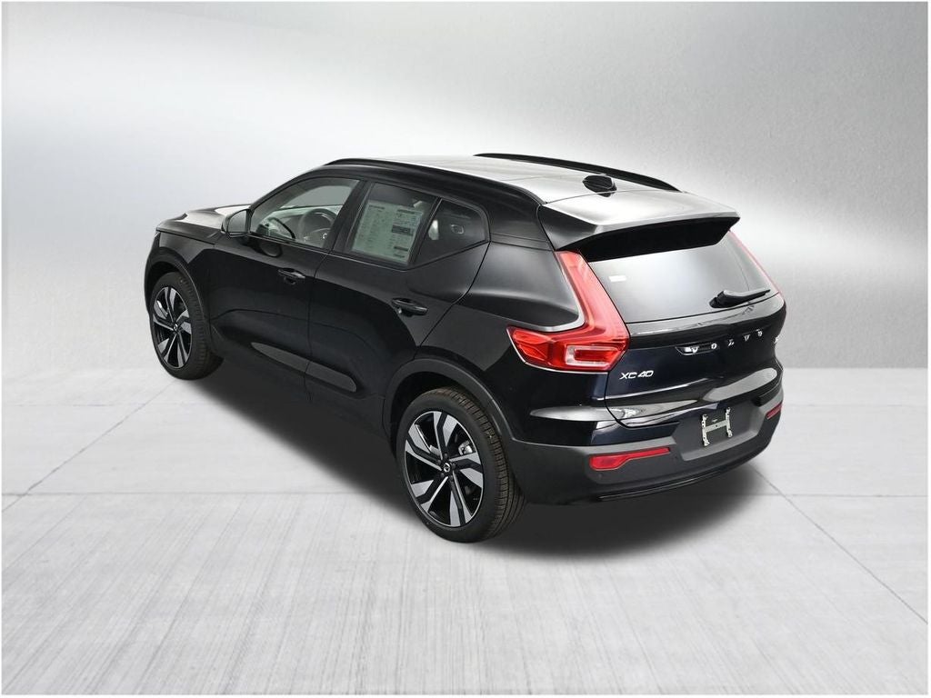2026 Volvo XC40 B5 Plus