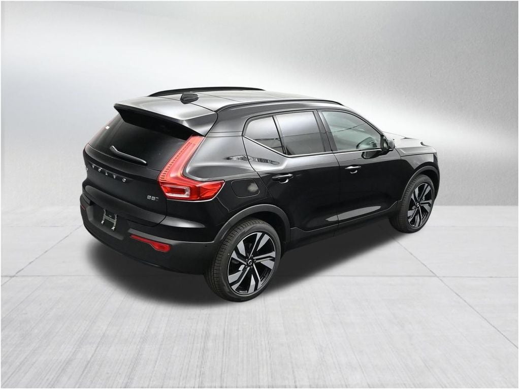 2026 Volvo XC40 B5 Plus
