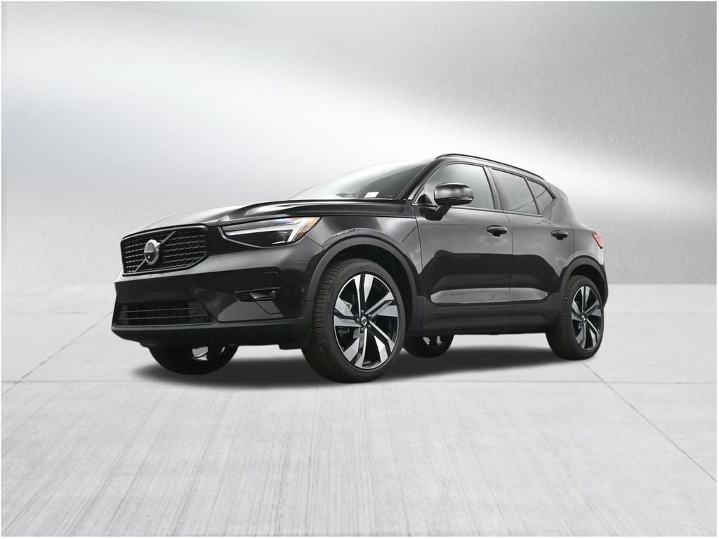 2026 Volvo XC40 B5 Plus