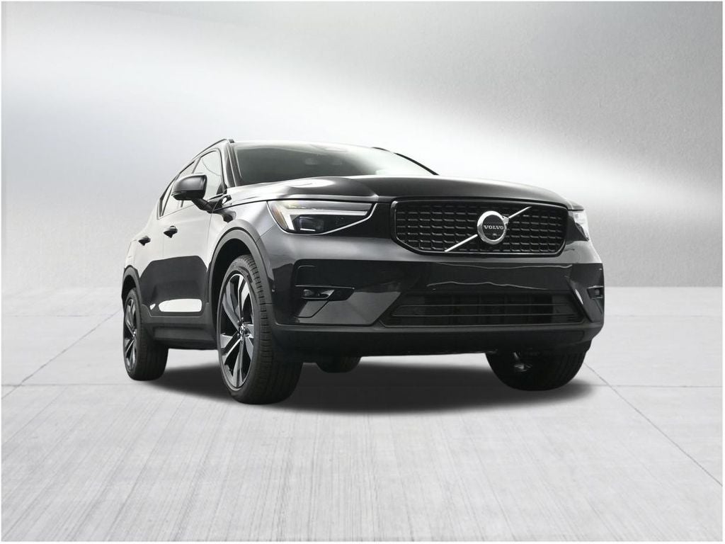 2026 Volvo XC40 B5 Plus