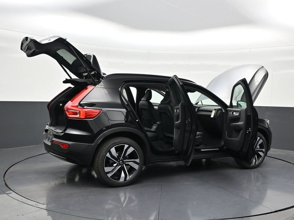 2026 Volvo XC40 B5 Plus