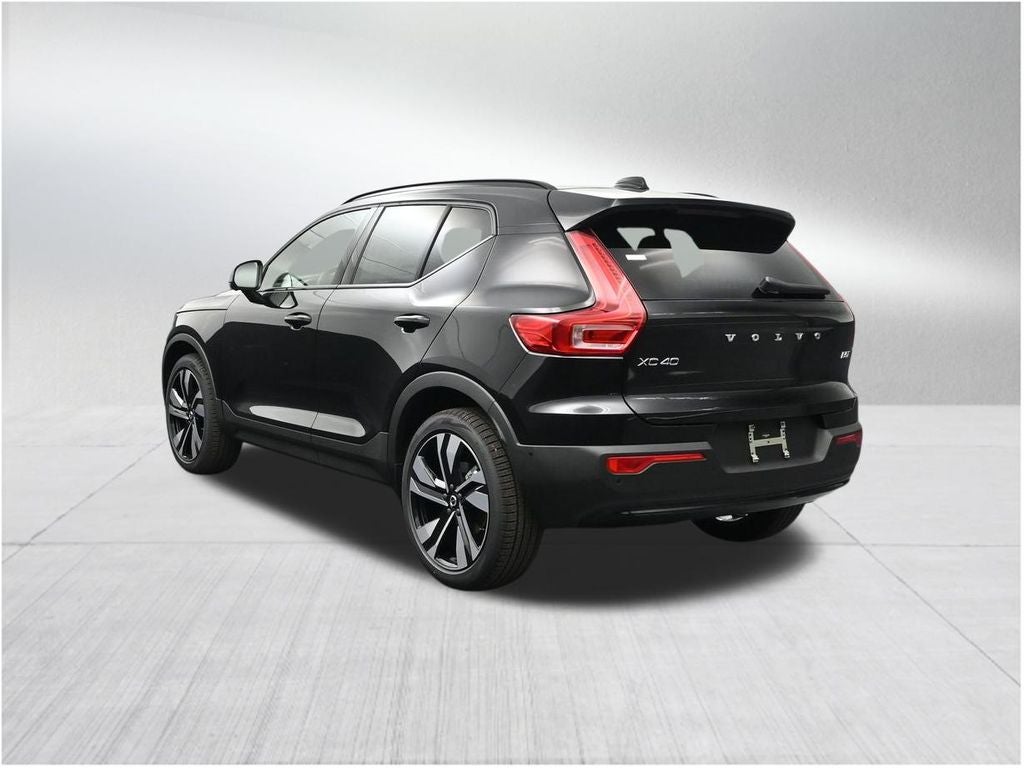 2026 Volvo XC40 B5 Plus