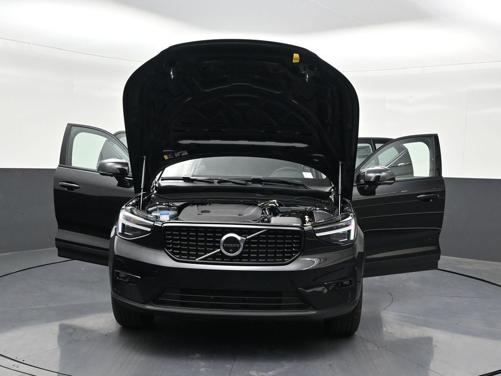 2026 Volvo XC40 B5 Plus
