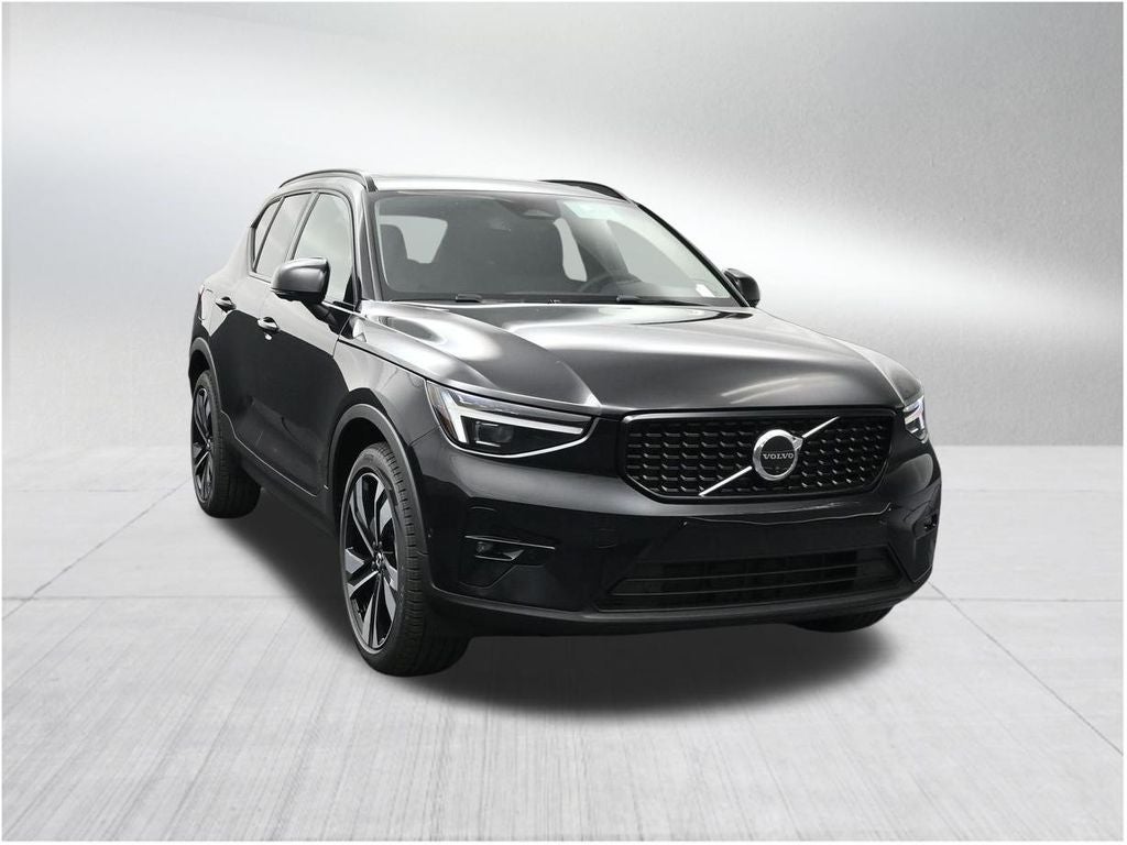 2026 Volvo XC40 B5 Plus