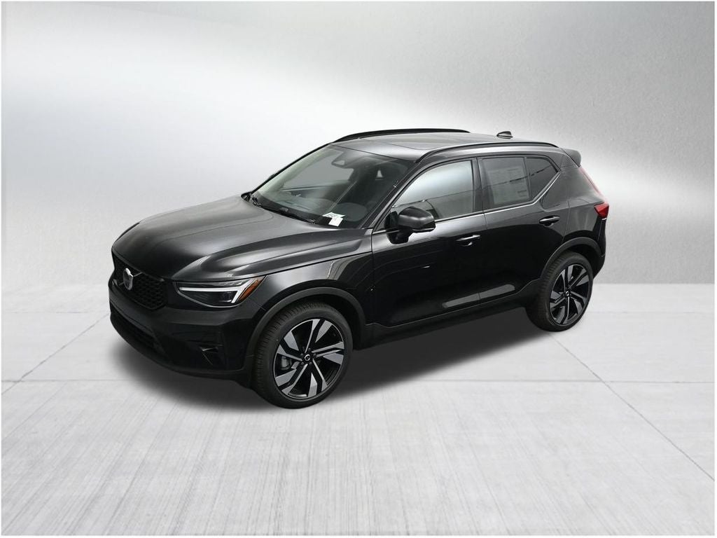 2026 Volvo XC40 B5 Plus