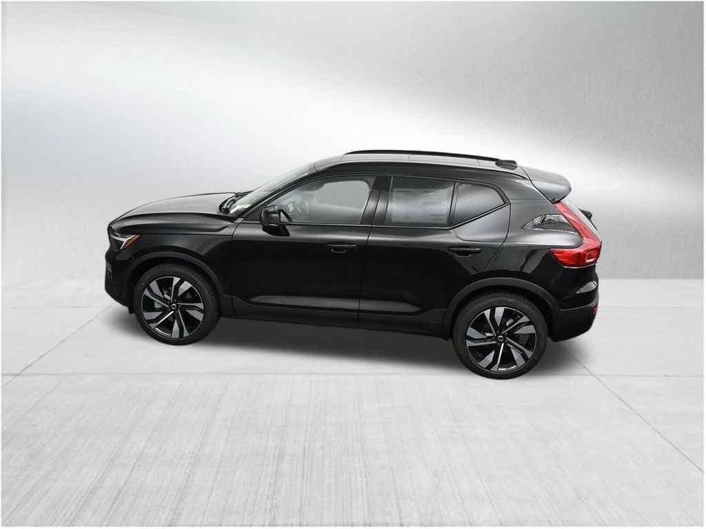 2026 Volvo XC40 B5 Plus