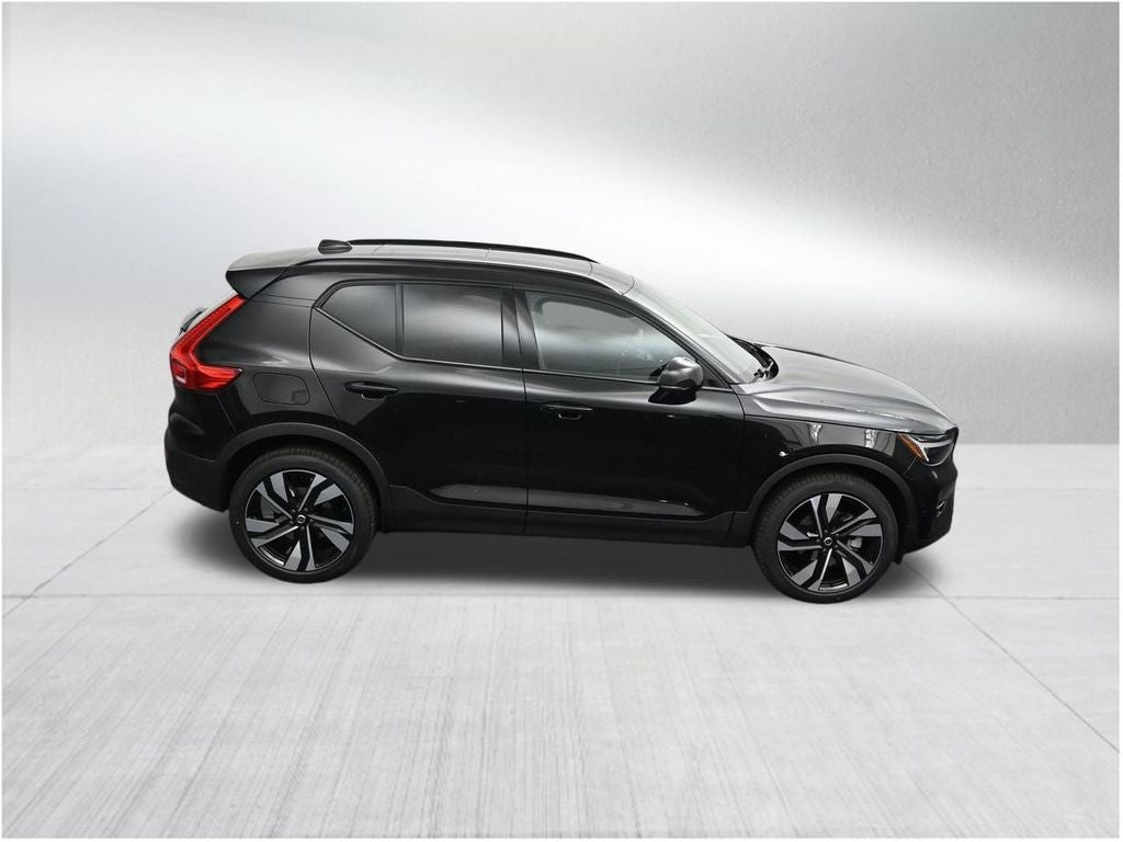 2026 Volvo XC40 B5 Plus