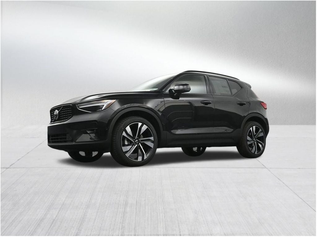 2026 Volvo XC40 B5 Plus