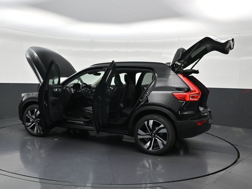 2026 Volvo XC40 B5 Plus