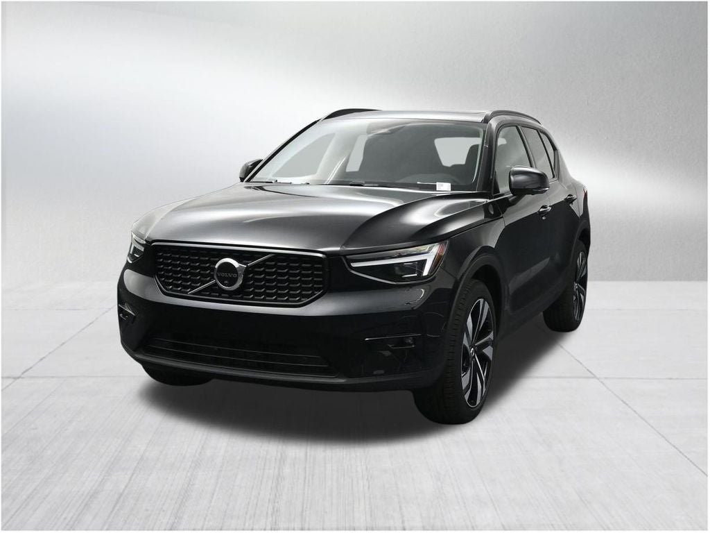 2026 Volvo XC40 B5 Plus