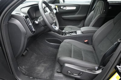 2026 Volvo XC40 B5 Ultra Black Edition